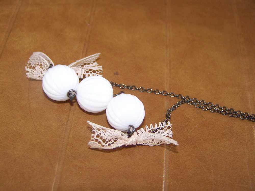 Bad photograph of a necklace